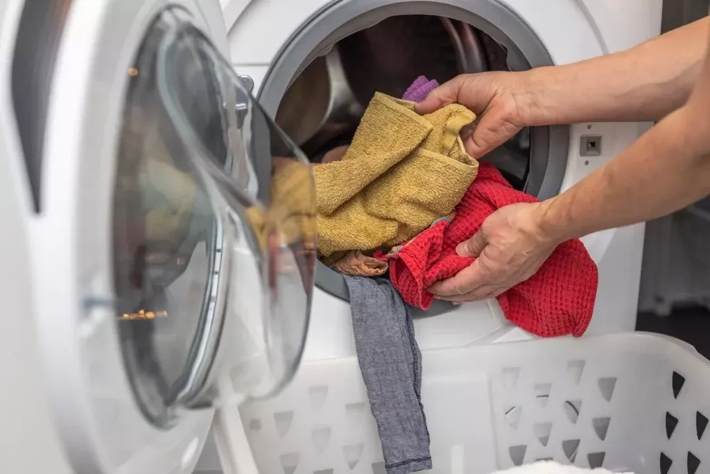 Kleurdoorloop tijdens het wassen voorkomen: de traditionele methode van onze grootmoeders